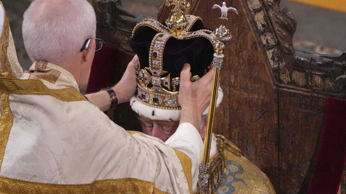 Immagine di Le incoronazioni costano, scandalizzarsi no
