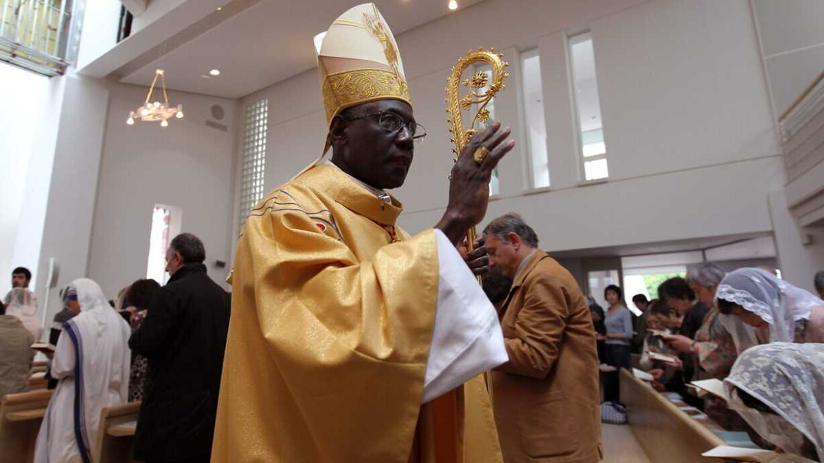Immagine di Dio non è morto, ma all’occidente conviene pensarlo. Il nuovo libro del cardinale Sarah