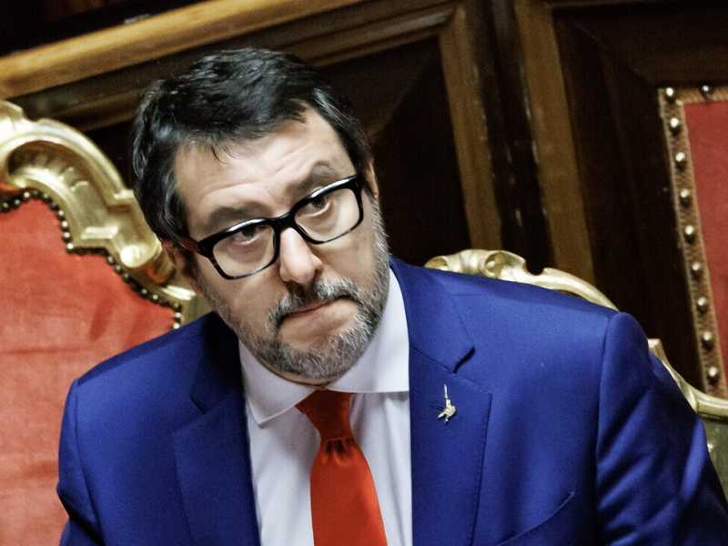 Salvini lascia che un leccese decida il congresso della Lombardia e Vannacci sfratta leghisti in Toscana
