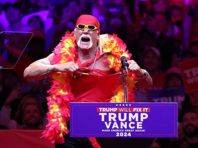 Hulk Hogan durante un comizio per Trump (foto Ansa)&nbsp;