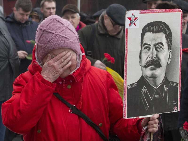 La scorciatoia di dichiarare pazzi i dittatori e il non detto su chi li sostiene. Da Stalin a Trump