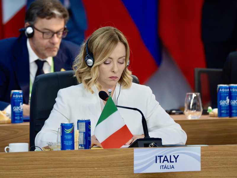 Lo show dei sovranisti che scoprono gli effetti pericolosi del sovranismo