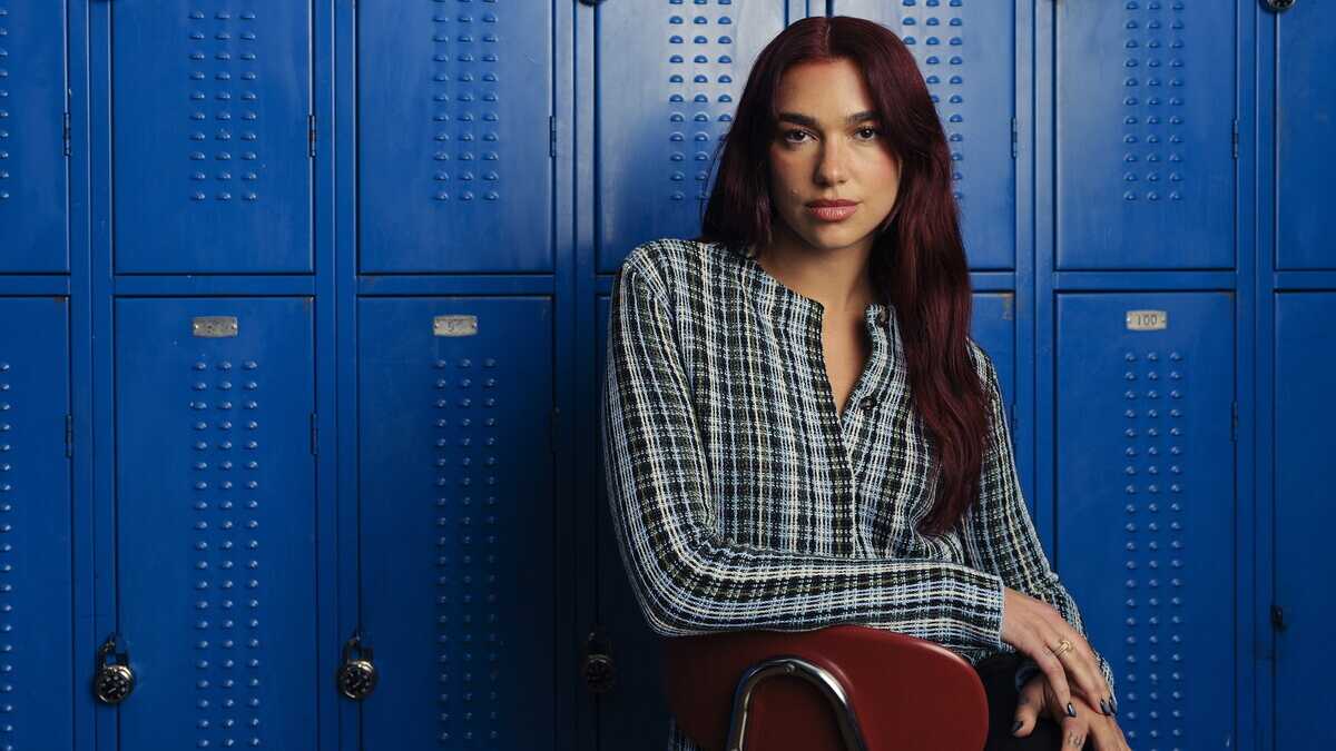 Immagine di Chaucer, Dua Lipa e noi: perché "manifest" è stata scelta come parola dell’anno