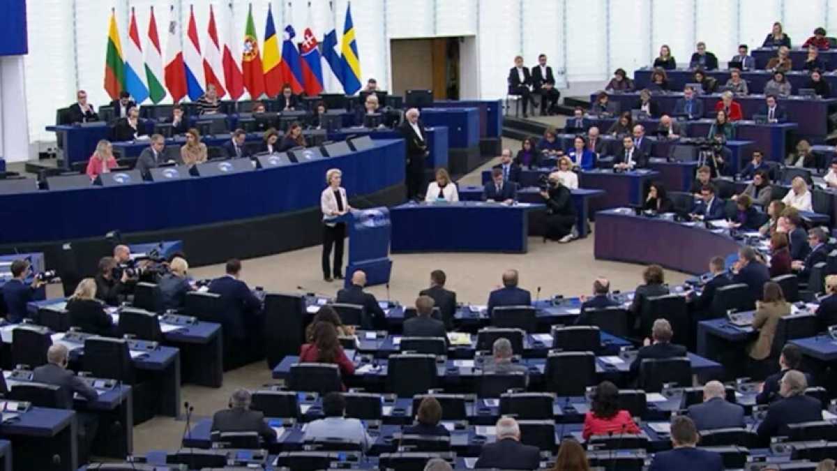 Immagine di La Commissione guidata da Ursula von der Leyen ottiene la fiducia del Parlamento europeo
