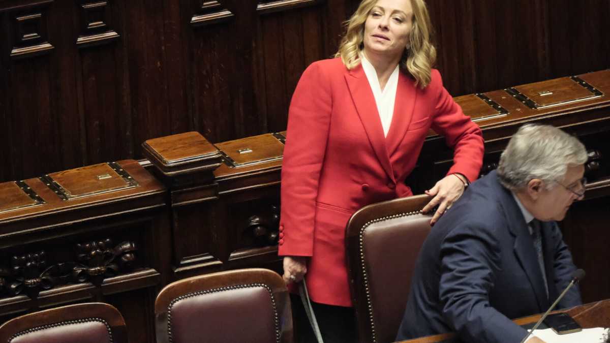 Immagine di La Rai manda in tilt il governo. Meloni a Tajani: "Non tengo Salvini". L'asse Mediaset-Cairo. La Lega: "Fi è già con il Pd"