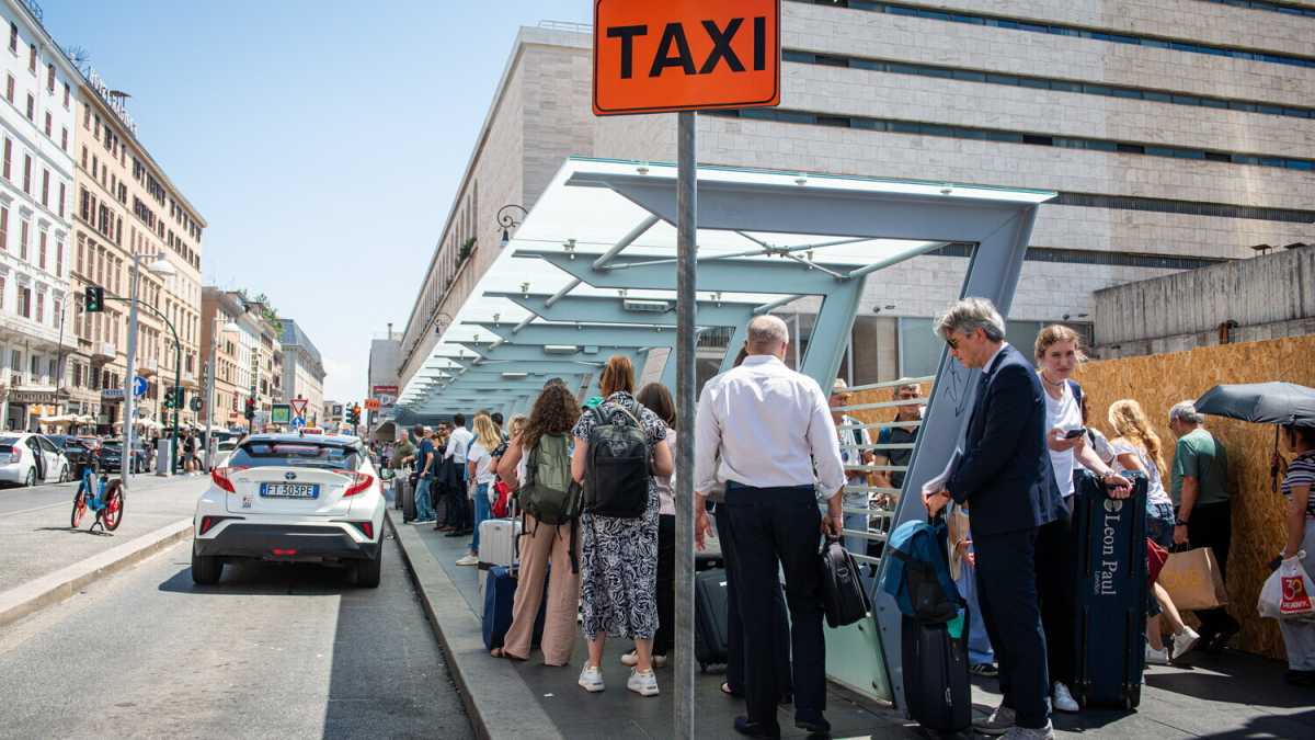 Immagine di Mille taxi (e poi?). Le nuove licenze sono pronte al via, ma la concorrenza può attendere