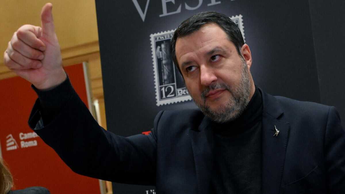 Immagine di Salvini salta il Cdm: tornato a Milano per "motivi familiari"