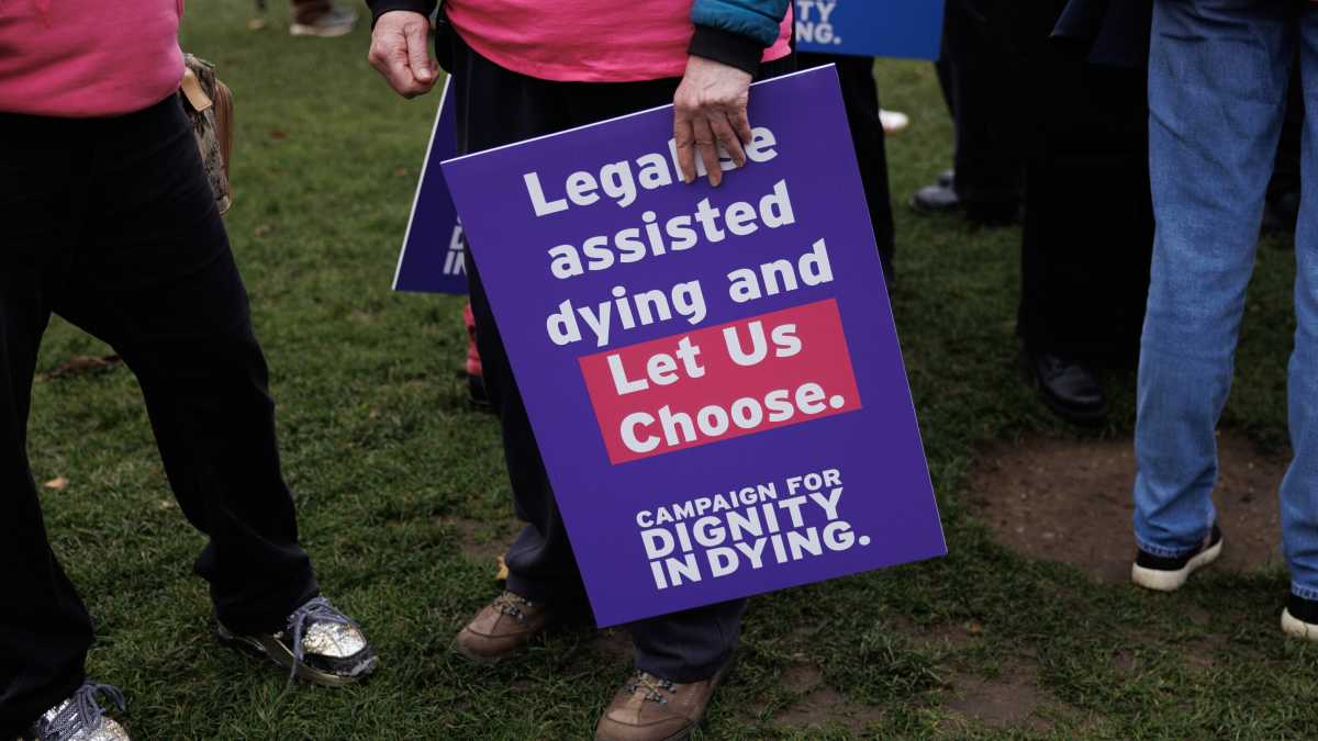 Immagine di Londra oggi sceglie sul suicidio assistito, tra coscienze adamantine e fragilità