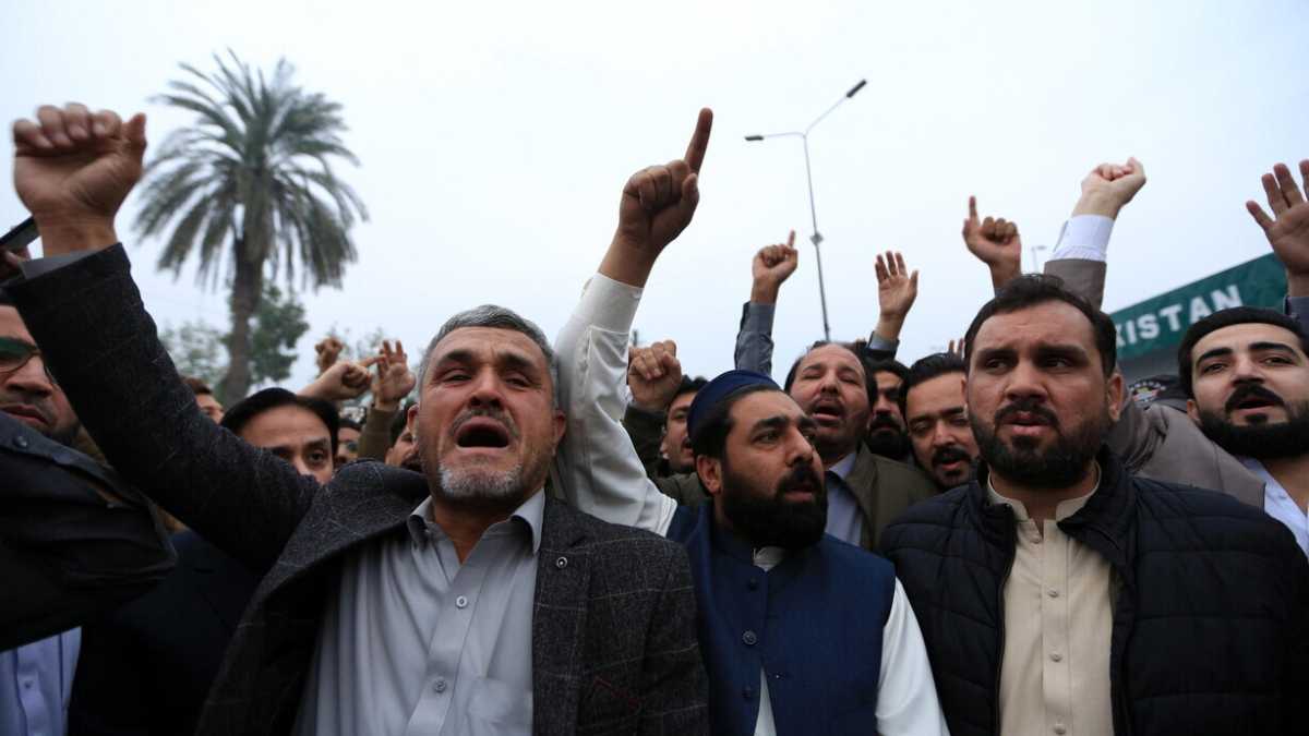 Immagine di Repressa la manifestazione per liberare l’ex premier Khan. Il governo twitta su Gaza