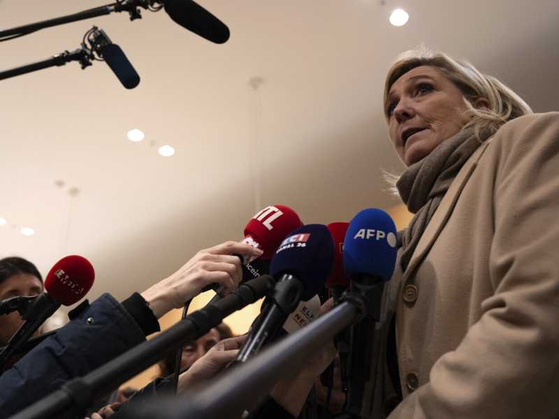 Le Pen continua ad alzare la posta in gioco e a porre linee rosse al primo ministro francese