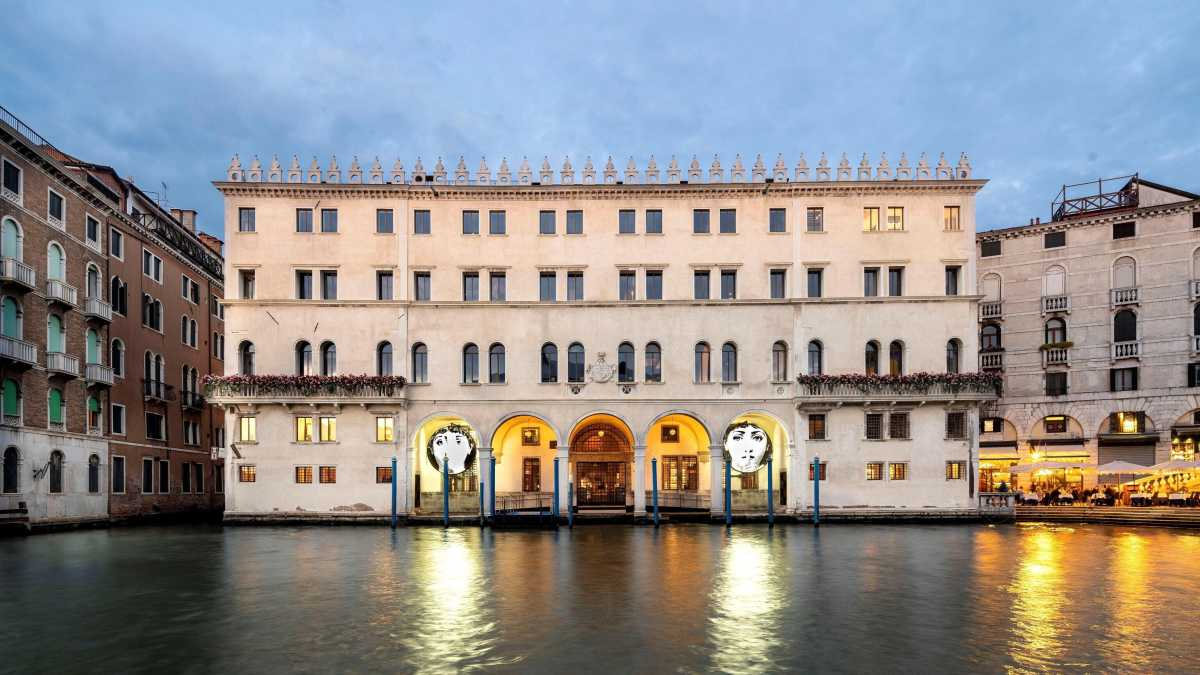 Immagine di Abbiamo toccato il Fondaco. La scommessa (persa) di sedurre gli intellettuali con lo shopping