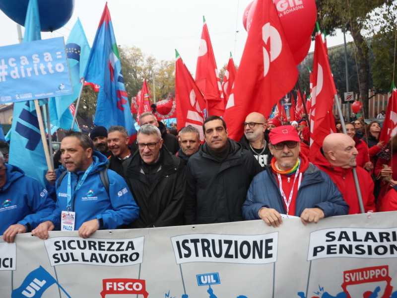Rivoltare come un guanto i sindacati