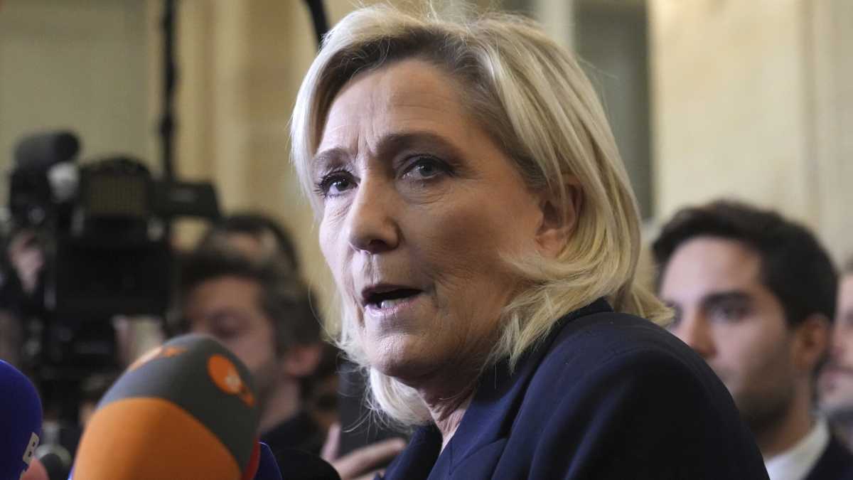 Immagine di Barnier in bilico. Le Pen non si fa bastare le concessioni ed è pronta a votare la sfiducia con la sinistra