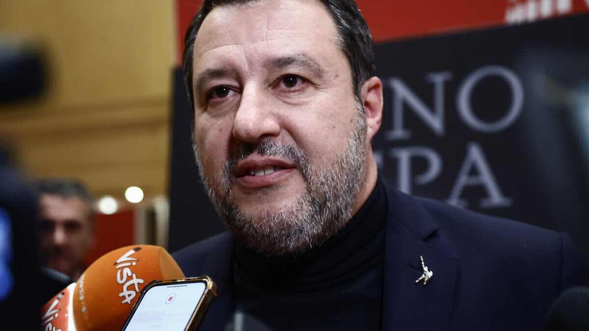 Immagine di Salvini e il congresso lombardo "boiata". Testa a testa Romeo-Toccalini. Iezzi per pacificare