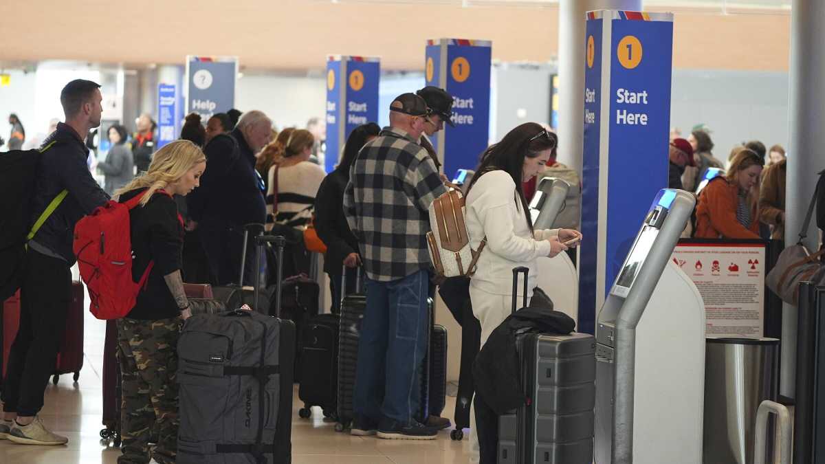 Immagine di Dopo il Black Friday e il Cyber Monday, ci mancava il "Travel Tuesday". L'algoritmo decide gli sconti sui voli