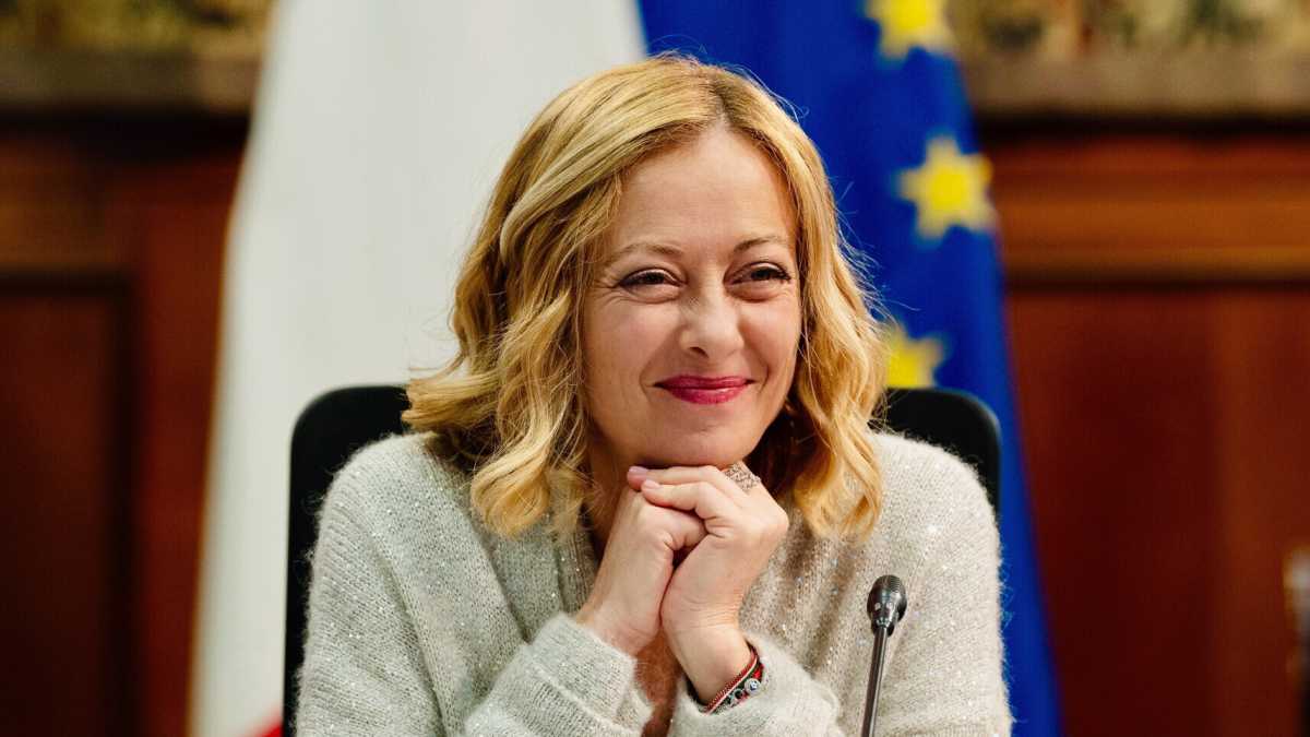 Immagine di L'officina Meloni-Elkann. L'uscita di Tavares altra "prova d'amore" per Meloni che sogna di scalzare la Cgil di Landini