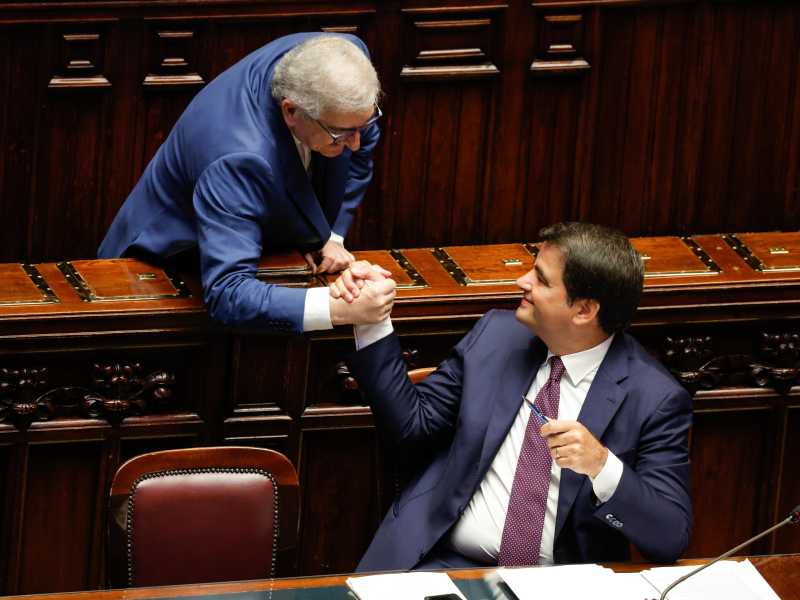 Foti per Fitto, Bignami per Foti: Meloni scopre di avere la panchina corta
