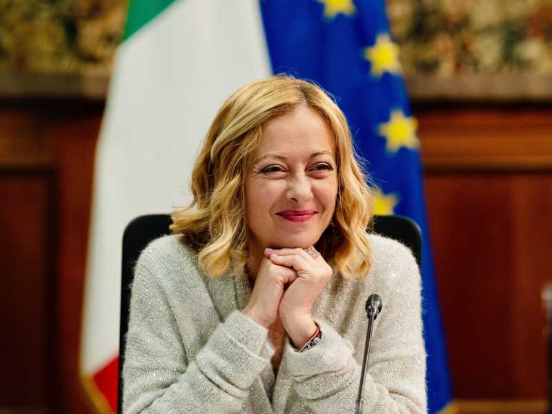 L'officina Meloni-Elkann. L'uscita di Tavares altra "prova d'amore" per Meloni che sogna di scalzare la Cgil di Landini