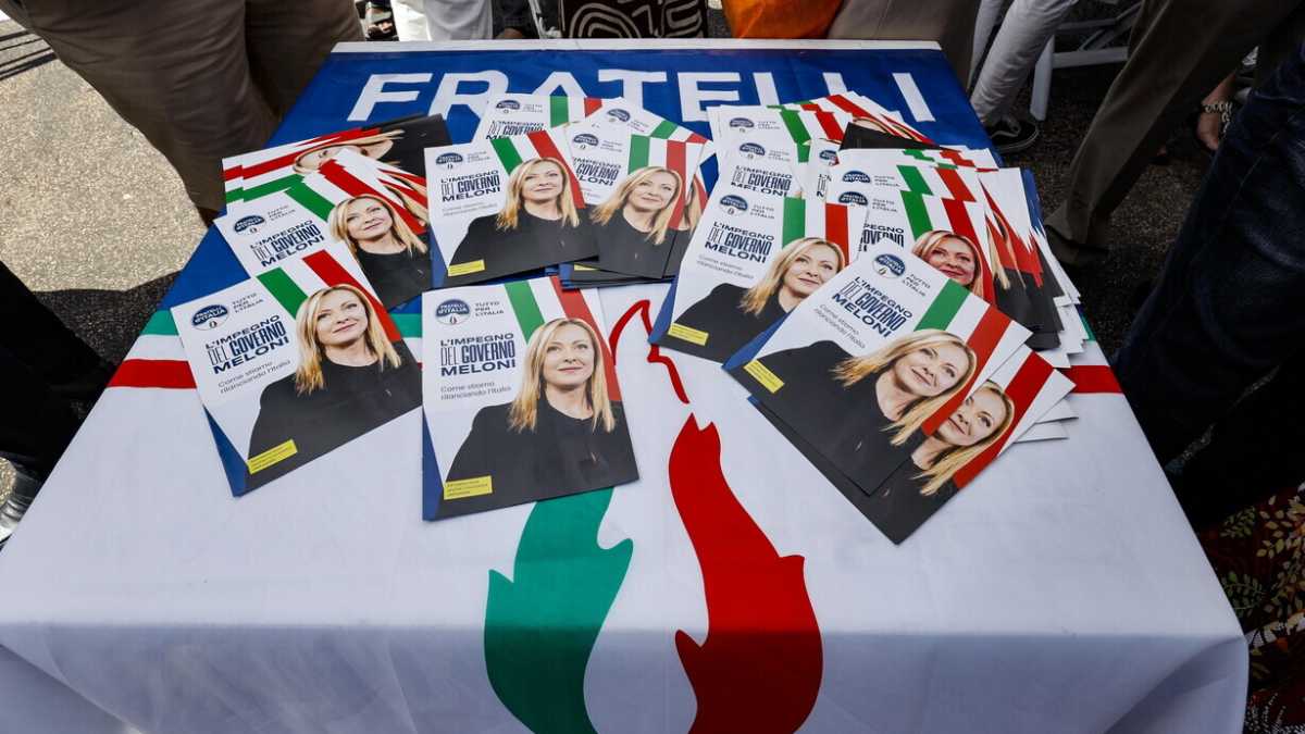 Immagine di La fiamma nel simbolo: ma cos’è questa destra che discute sul nulla come la sinistra?