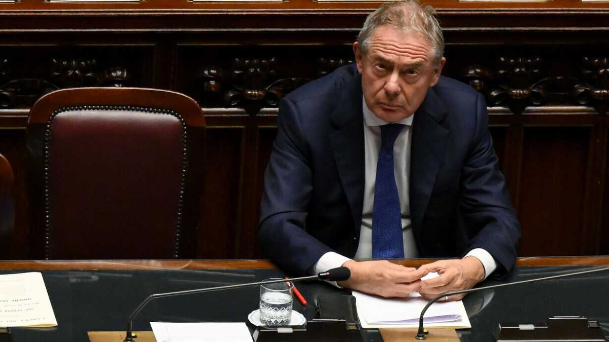 Immagine di Urso alla Camera: “Stellantis chiese il golden power e Conte se ne lavò le mani. Ora dobbiamo riparare”