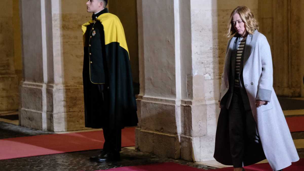 Immagine di La metalmeccanica Meloni invita Stellantis ad Atreju. Salvini fa l'anti Elkann. La fronda per averlo in Aula