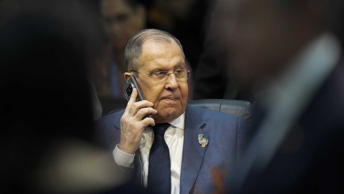 Immagine di Il ministro russo Lavrov in arrivo al vertice dell’Osce a Malta, un paese europeo