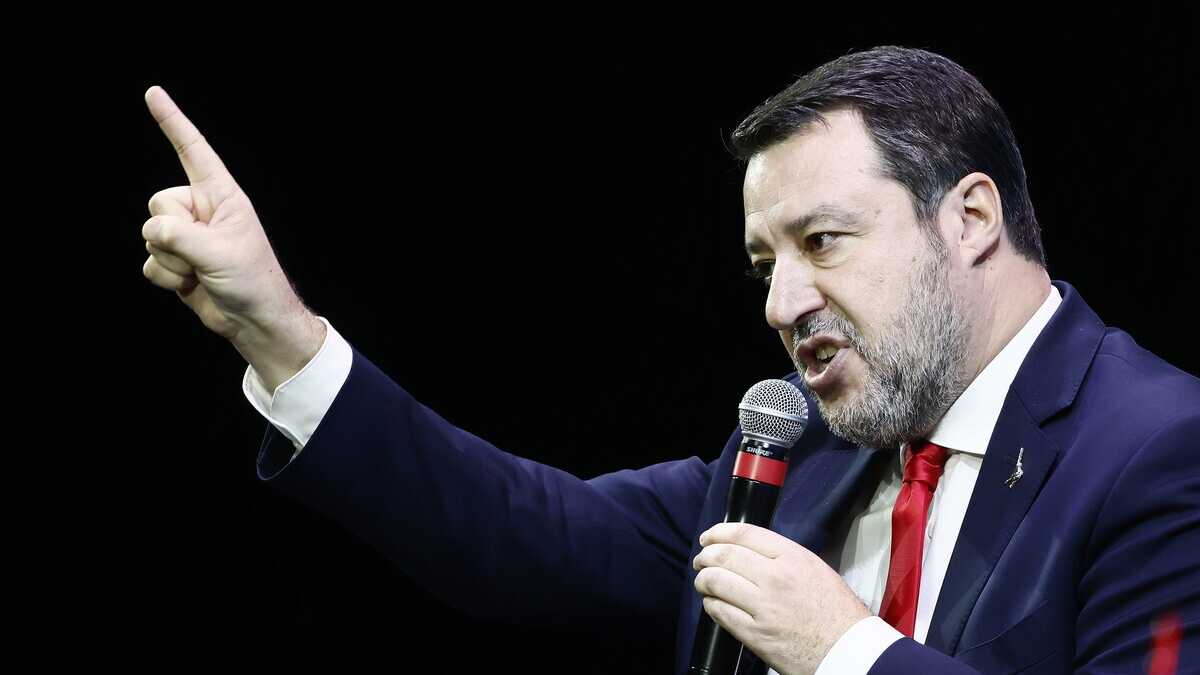 Immagine di Cinema Salvini. Il Congresso lombardo è da comiche. Ora la carta per pacificare è Guidesi