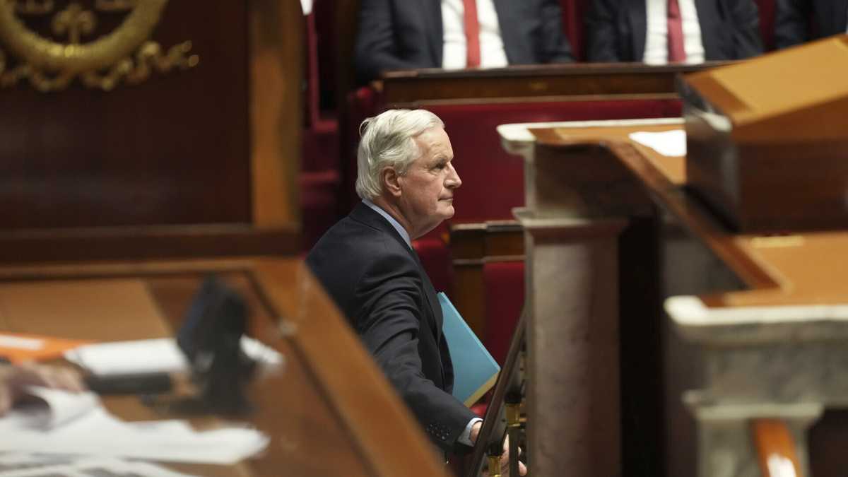 Immagine di L’alleanza rossobruna tira giù il governo francese. Macron va di fretta con la sostituzione
