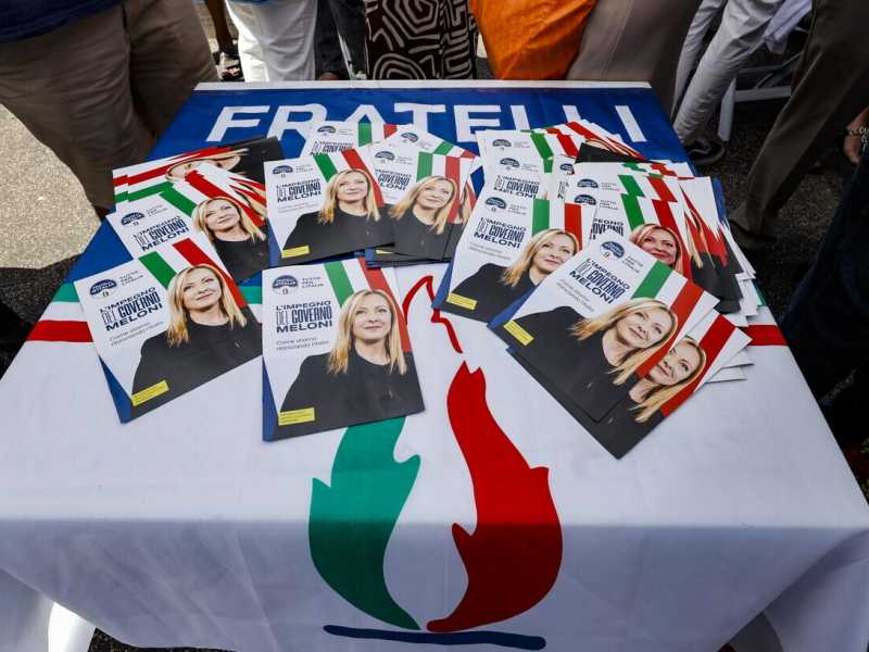 La fiamma nel simbolo: ma cos’è questa destra che discute sul nulla come la sinistra?