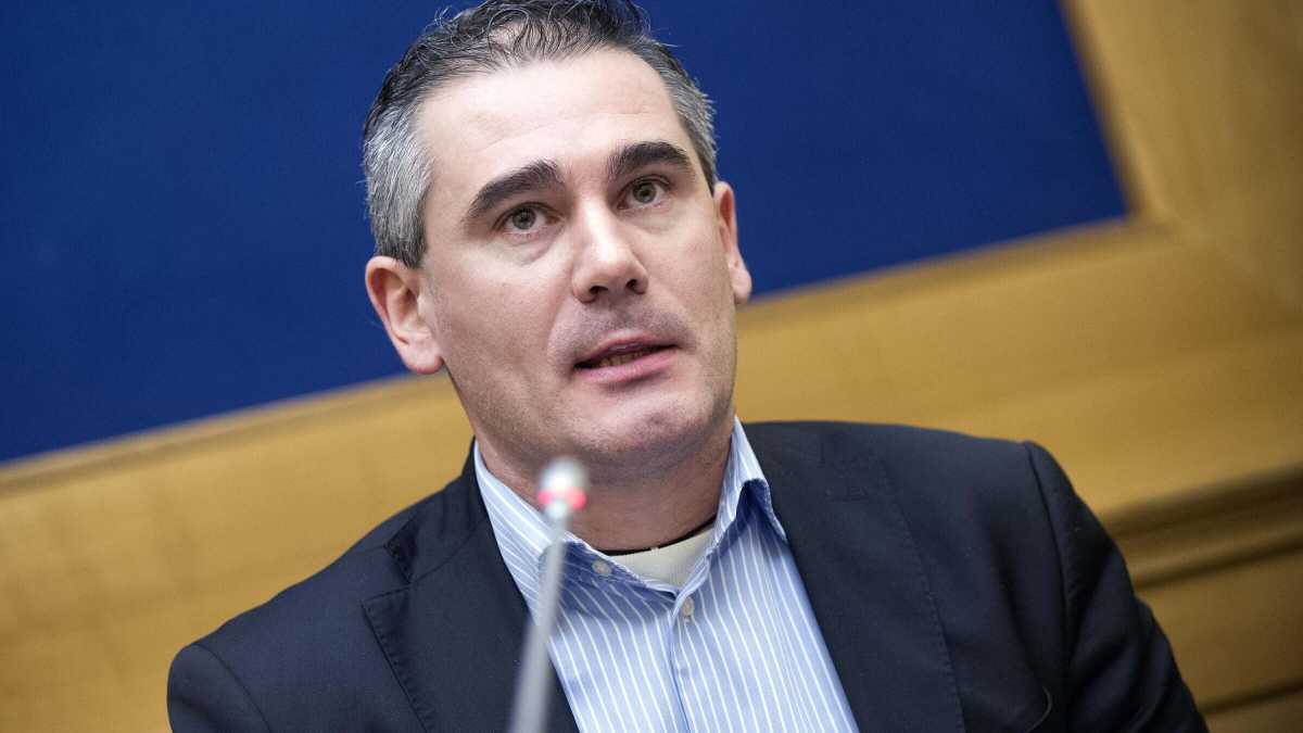 Immagine di “La farsa in Lombardia non salverà Salvini: la sua Lega ha i giorni contati”. Parla Grimoldi