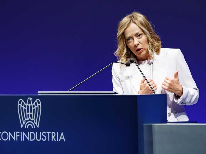 Il Sole (24 ore) di Meloni. Le manovre di Confindustria, il risiko in Luiss e l'età Caltagirone