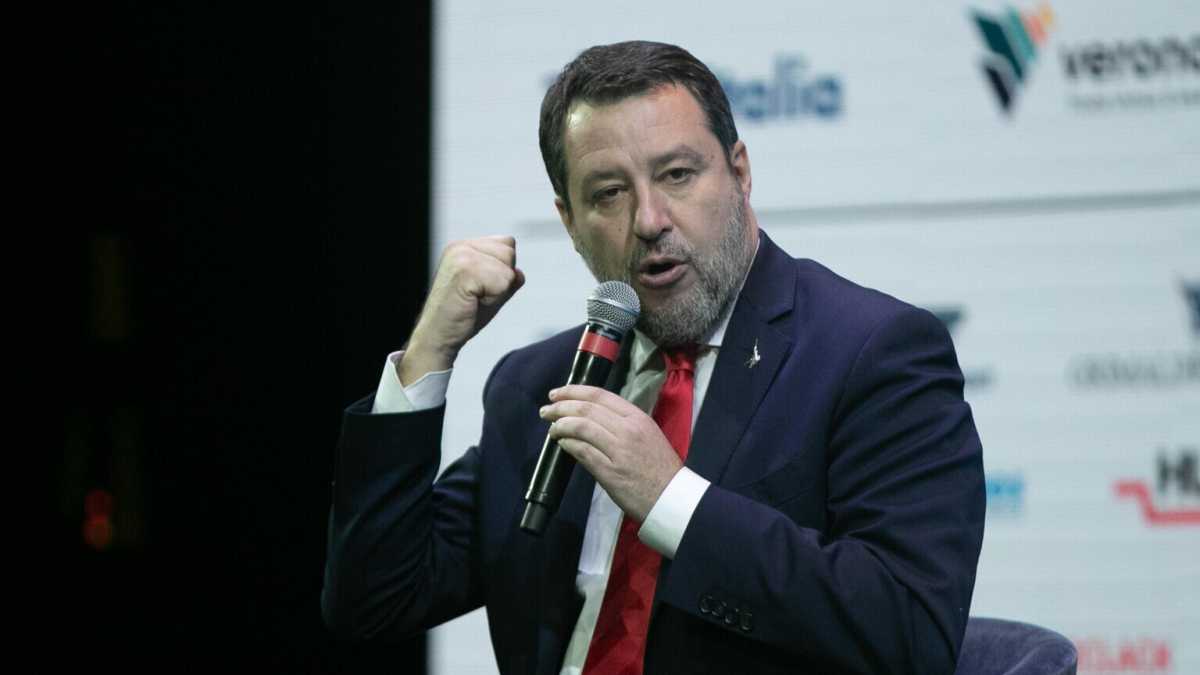 Immagine di Ci voleva Salvini per far passare Iolanda Apostolico come eroina