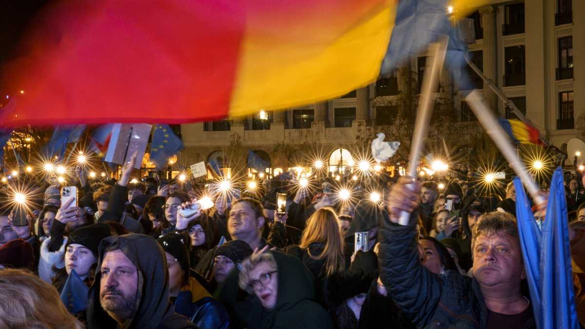 Immagine di "Interferenze russe". Dopo gli attacchi ibridi di Mosca, la Corte rumena annulla le presidenziali