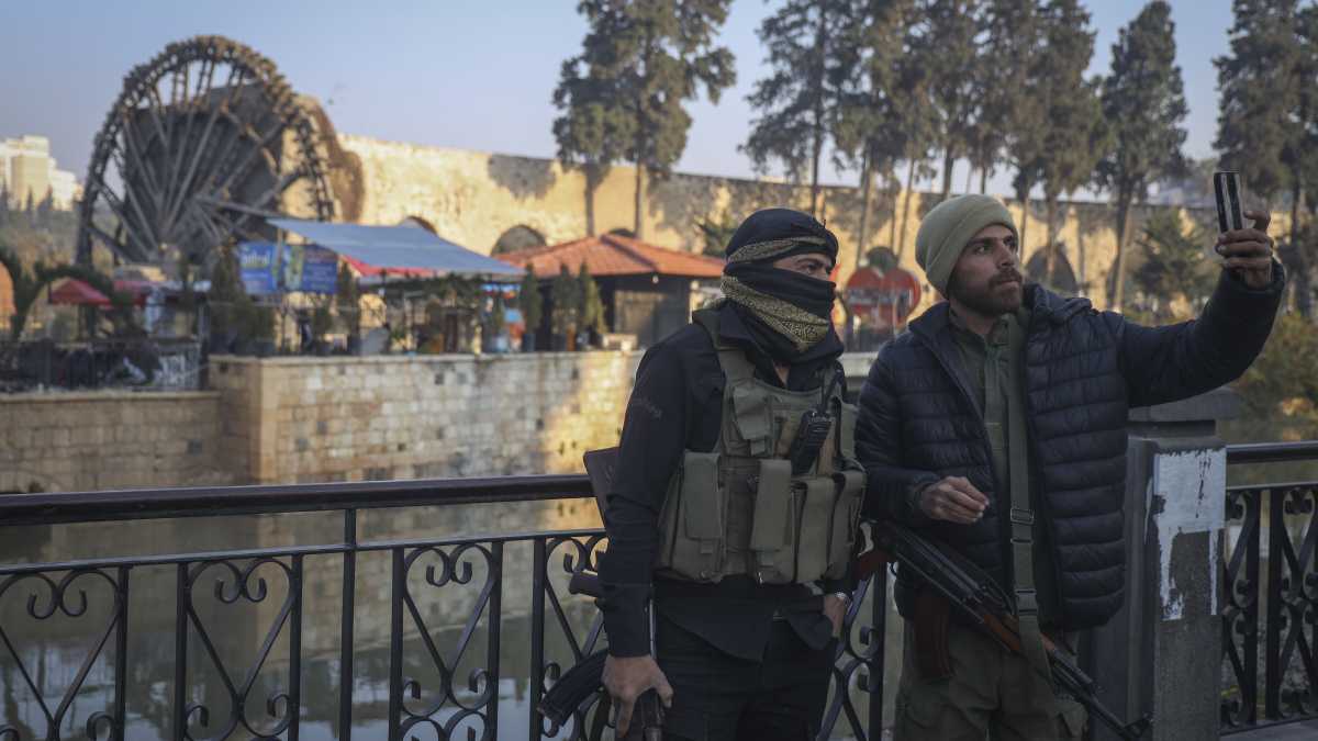 Immagine di Il regime di Damasco è isolato, molti siriani si uniscono alla rivolta. La Russia ai suoi cittadini: andatevene