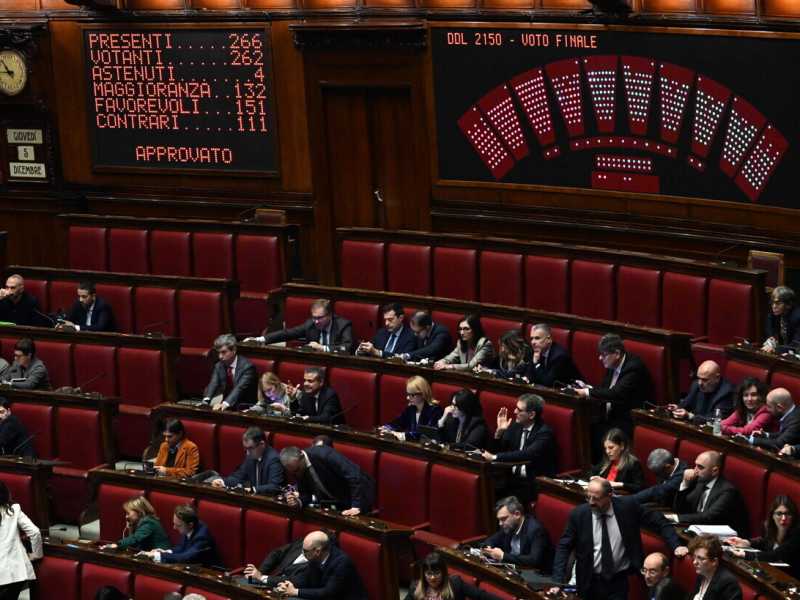 Rebus sottosegretari per Meloni: tante pedine vuote e qualche "assenteista"