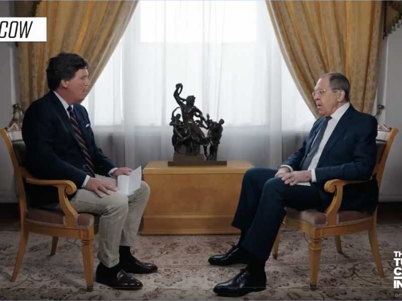 <span style="font-family: Arial, sans-serif; font-size: 12px;">Screenshot dell'intervista di Carlson e Lavrov, dal profilo X @TuckerCarlson</span>