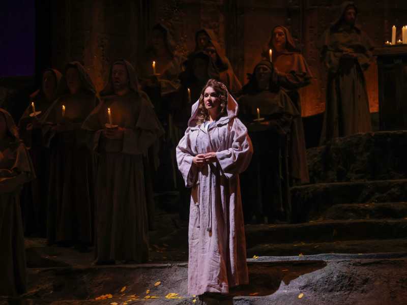 <span style="font-family: Arial, Verdana, sans-serif; font-size: 12px;">Il soprano Anna Netrebko al termine del secondo atto de “La forza del destino”</span>