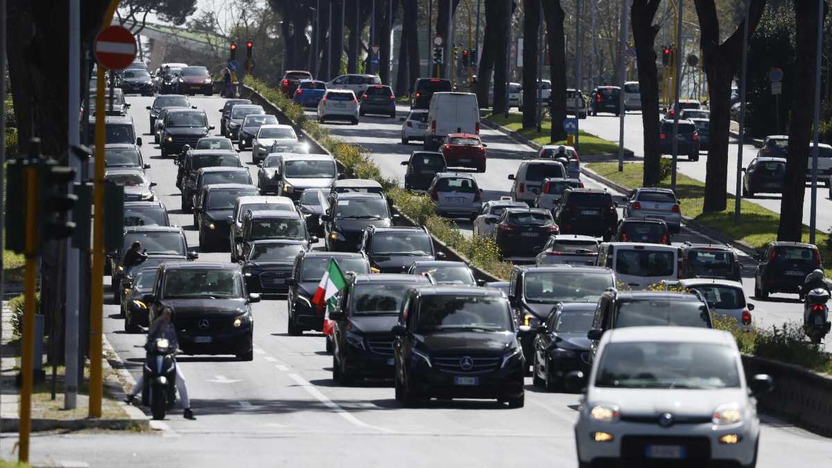 Immagine di "Sui taxi Salvini mente sapendo di mentire. Pronti a scioperare". Parlano gli Ncc