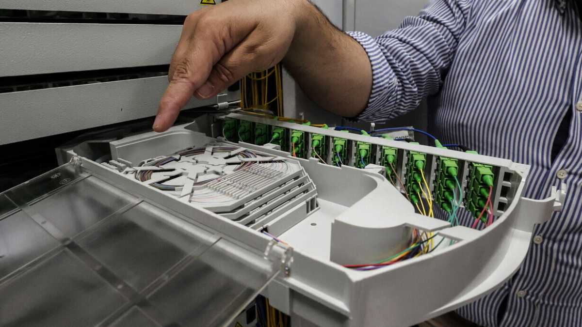 Immagine di La fibra per tutti, ma non a tappe forzate. Switch off, un test per il governo