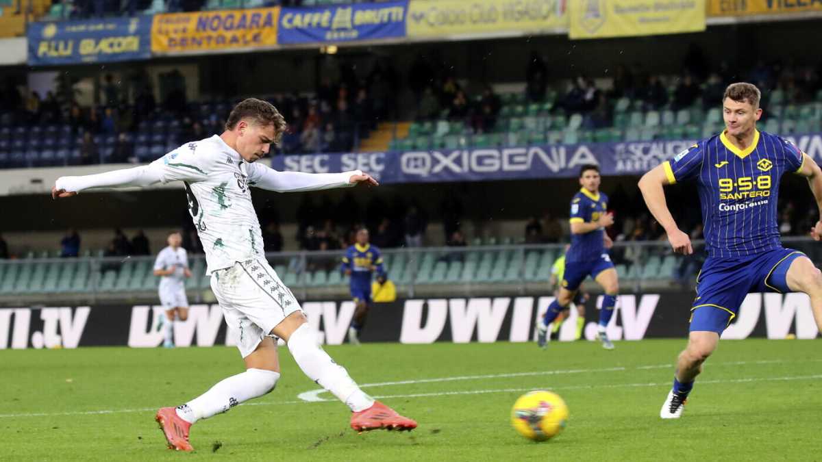 Immagine di Sebastiano Esposito e i suoi fratelli. Rivincite, storie di provincia e altre quisquilie da Serie A