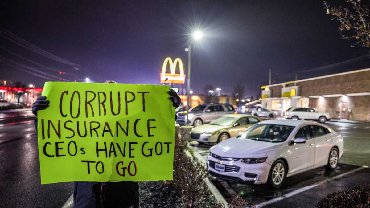 Immagine di Così Luigi Mangione poche ore dopo l’arresto è diventato il Robin Hood della Gen Z