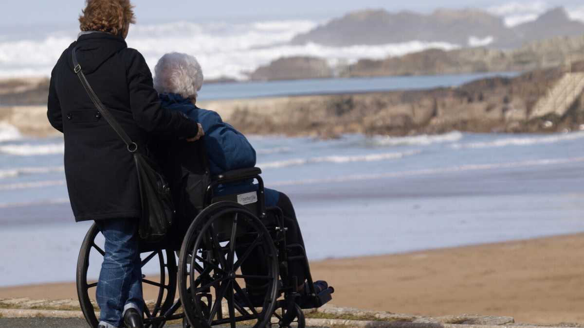Immagine di Storia “anticostituzionale” di un “caregiver familiare” e di altri 8 milioni come lui. Soli