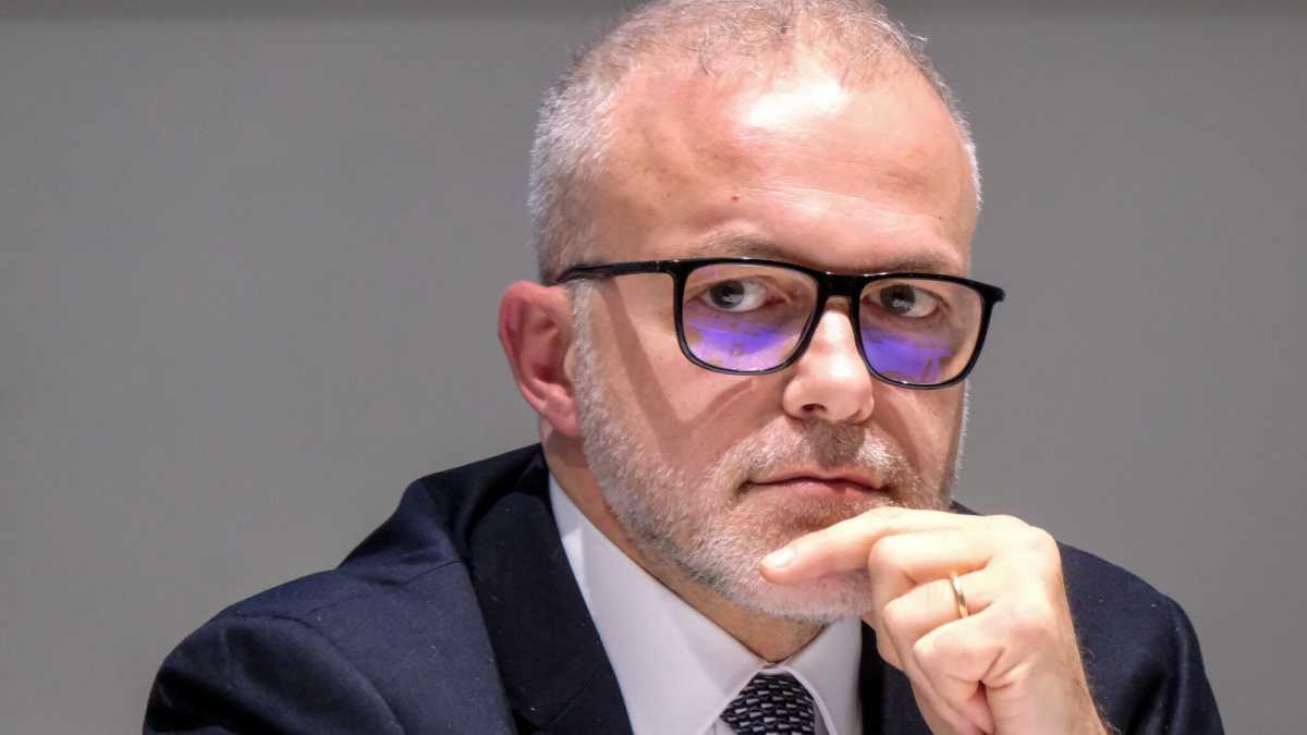 Immagine di Ernesto Maria Ruffini può dimettersi dall'Agenzia delle Entrate. FdI è irritata: "Lasci"