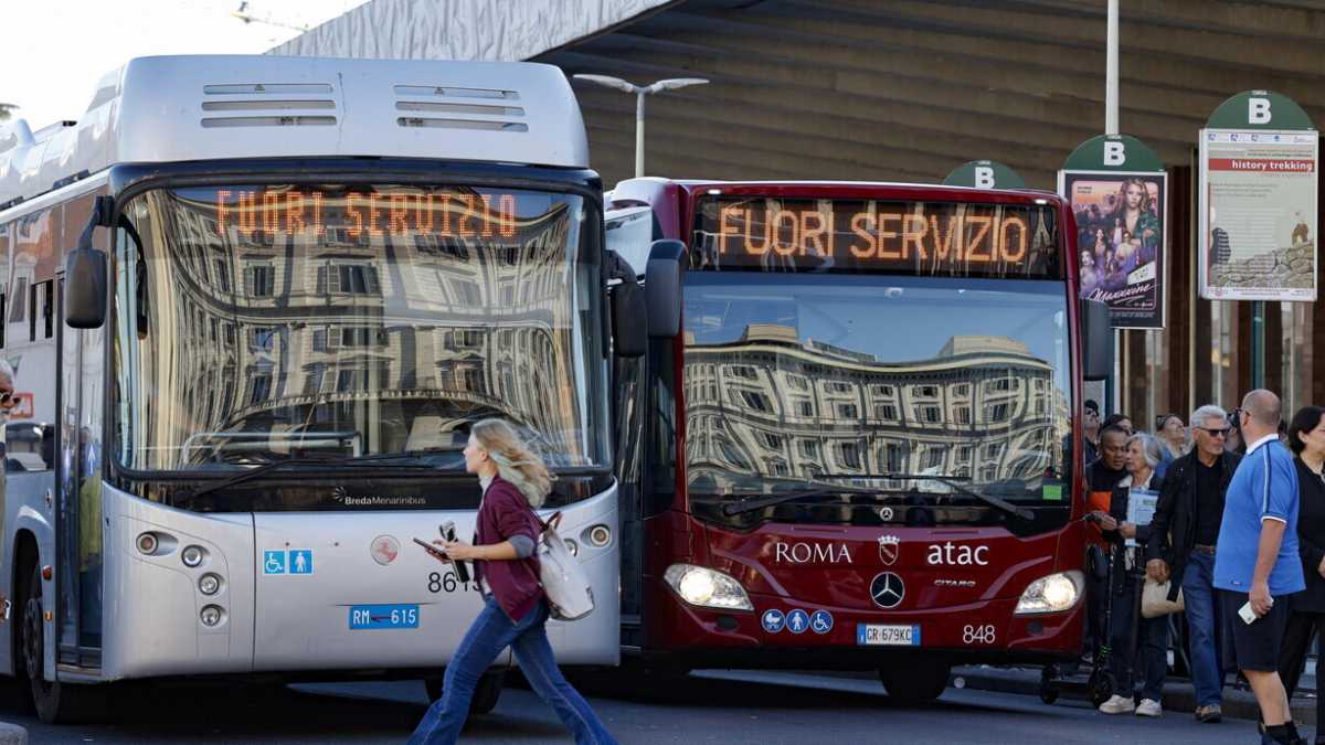 Immagine di Il Tar ferma la riduzione dello sciopero nei trasporti. Salvini: "Grazie a loro ci sarà il caos"