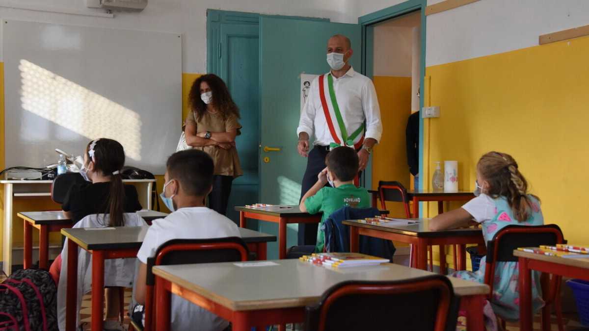 Immagine di Il sindaco (leghista) di Alzano Lombardo: "Le multe ai No vax sono giuste: vanno rispettate"