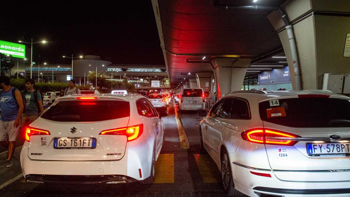 Immagine di Paradosso taxi: ci sono più licenze, ma potrebbero rivelarsi “fantasma”