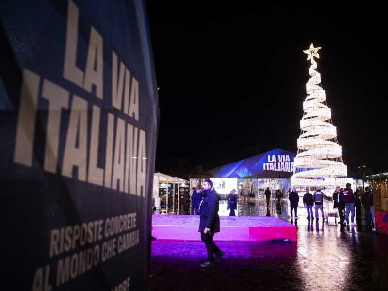Una superficie di 5.000 metri quadri e 40 stand compongono Atreju 2024 (foto Ansa) <br />