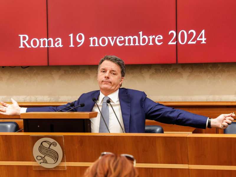 L’emendamento anti Renzi diventa un caso. FI si oppone (per Pier Silvio) e pure La Russa