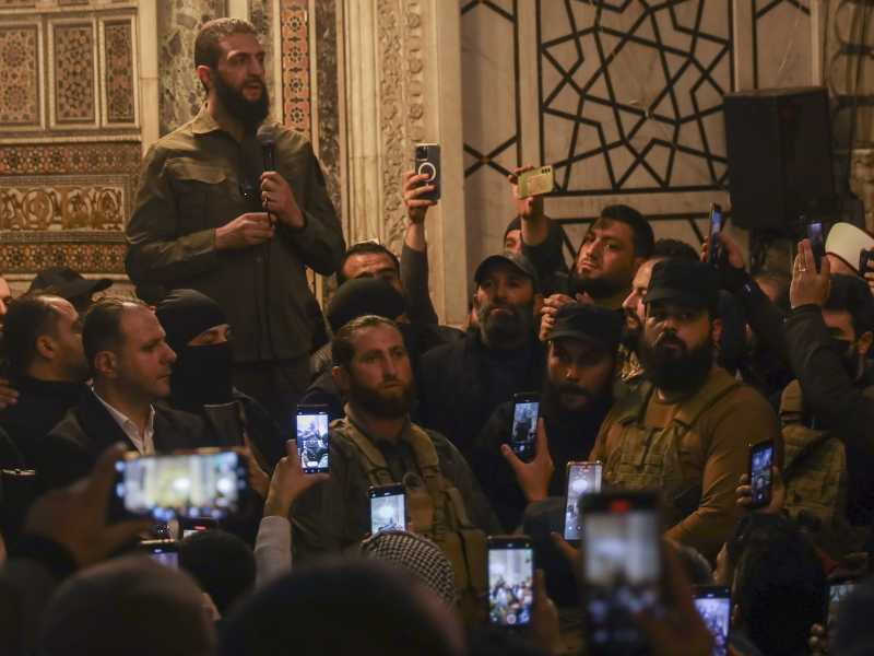Abu Muhammad al Julani a Damasco (foto LaPresse)
