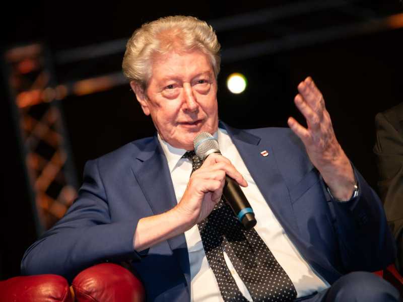 Renzo Caramaschi: “Dopo la pensione diventai sindaco e romanziere”